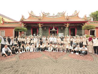Petualangan Mahasiswa PMM UM Sumatera Barat di Kota Tua dan Pantai Air Manis