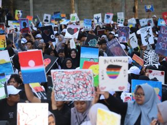 Ribuan Mahasiswa Baru UM Surabaya Melukis Serentak, Ekspresikan Kesehatan Mental Lewat “Brainpression”