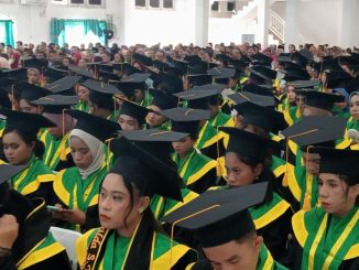 Rektor UM Kupang Berikan Pesan kepada Ratusan Wisudawan: Pendidikan Harus Berdampak pada Kehidupan