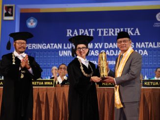Haedar Nashir Terima Anugerah Hamengkubuwono IX dari UGM