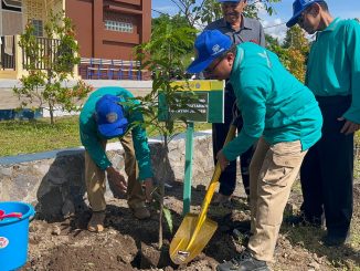 Unmuh Jember dan Dinas Kehutanan Tanam 800 Bibit Pohon di Area Rusunawa