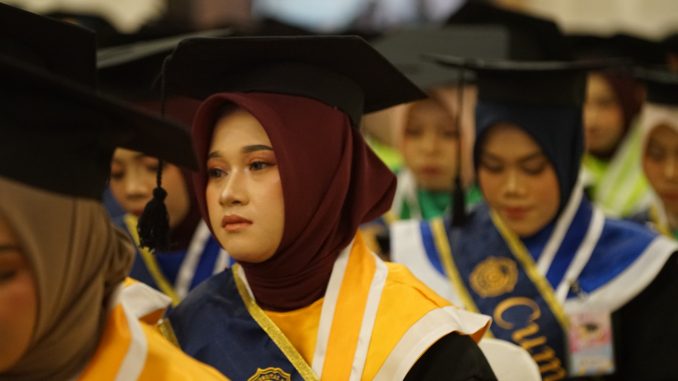 Anomali Lulusan Sarjana "Kok Susah Dapat Kerja?"
