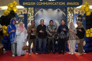 English Communication Awards 2025 Fikom UMRI 
