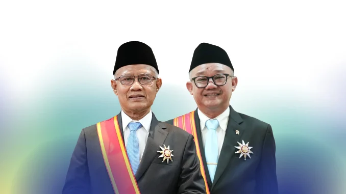 Ketum dan Sekum PP Muhammadiyah Menerima Anugerah Bintang Mahaputra Utama dari Presiden RI