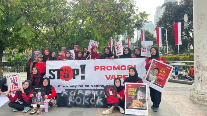 Mahasiswa FKM UMJ Dukung Kesehatan Masyarakat Lewat Aksi Tolak Vape Fair 2025