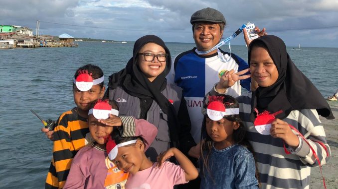 Mahasiswa UMY Dampingi Anak Suku Bajo Belajar Literasi dan Numerasi