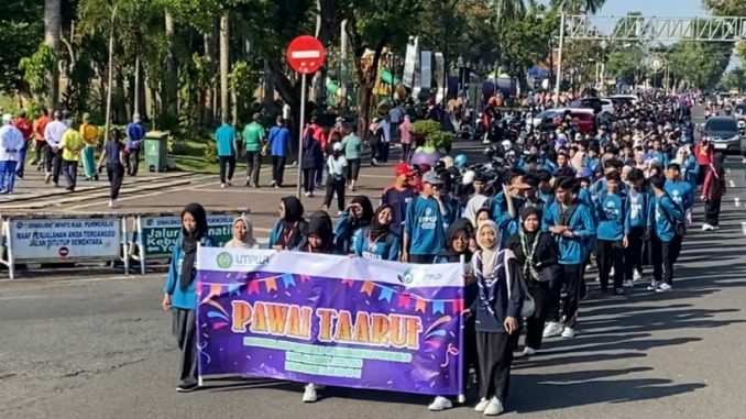 Semarak Milad ke-61, Ribuan Civitas Akademika UMPWR Meriahkan Pawai Taaruf Mahasiswa Baru Semarak Milad ke-61, Ribuan Civitas Akademika UMPWR Meriahkan Pawai Taaruf Mahasiswa Baru