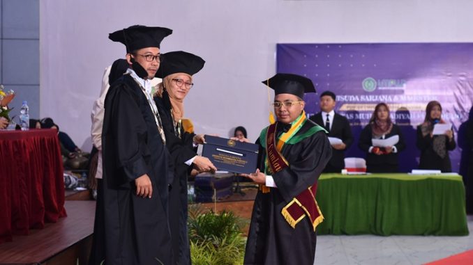 Alumni Disabilitas Netra UMPWR Lulus Cumlaude Lewat Lagu ‘Desaku Tlogobulu’”