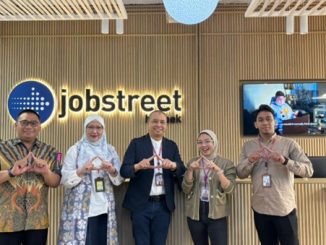 Tim APSKAR PTMA dengan Mirfia Sarahdila, Divisi Partnership JobStreet by Seek