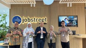 Tim APSKAR PTMA dengan Mirfia Sarahdila, Divisi Partnership JobStreet by Seek