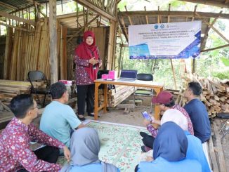 UNIMUS Dorong Kemandirian UMKM Gazebo dan Rumah Kayu di Mangunharjo