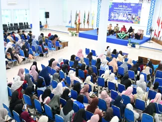 Ratusan Mahasiswa UIAD Dikenalkan Profil AMM dalam Talk Show Kemuhammadiyahan