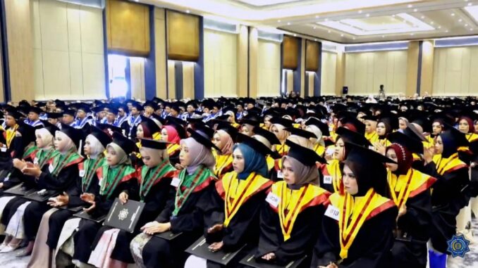 571 Mahasiswa UM Kuningan Diwisuda, Tegaskan Transformasi Menuju Kampus yang Bertumbuh dan Bermanfaat