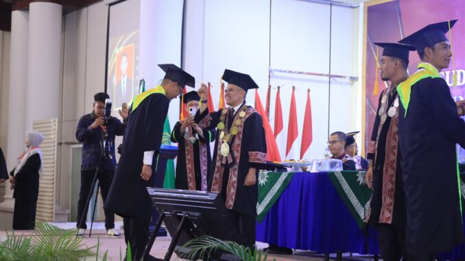 Membidik Akreditasi Unggul, UM Kendari Wisuda 512 Lulusan