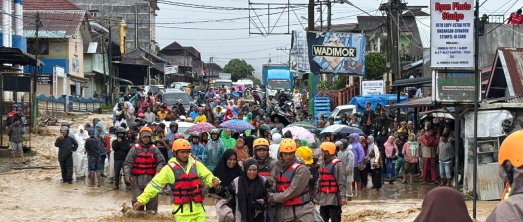 Tragedi Sumatra–Aceh Ketika Banjir Menjadi Darurat Kesehatan Publik yang Terus Kita Abaikan