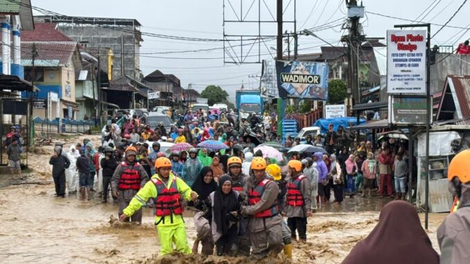 Tragedi Sumatra–Aceh Ketika Banjir Menjadi Darurat Kesehatan Publik yang Terus Kita Abaikan