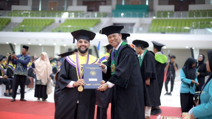 UMS Dukung Pendidikan Global, Mahasiswa Palestina dan Yaman Raih Gelar Magister