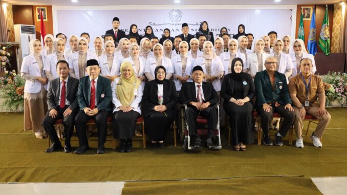 Unimus Kukuhkan 33 Dokter Baru pada Angkat Sumpah Periode ke-43