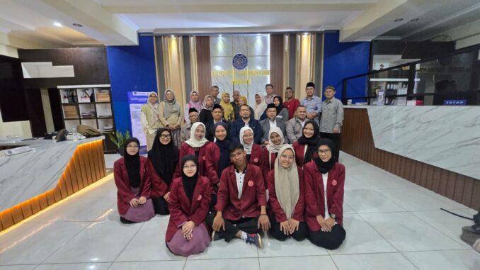 UM Kuningan Lepas 11 Mahasiswa KKN Internasional ke Malaysia