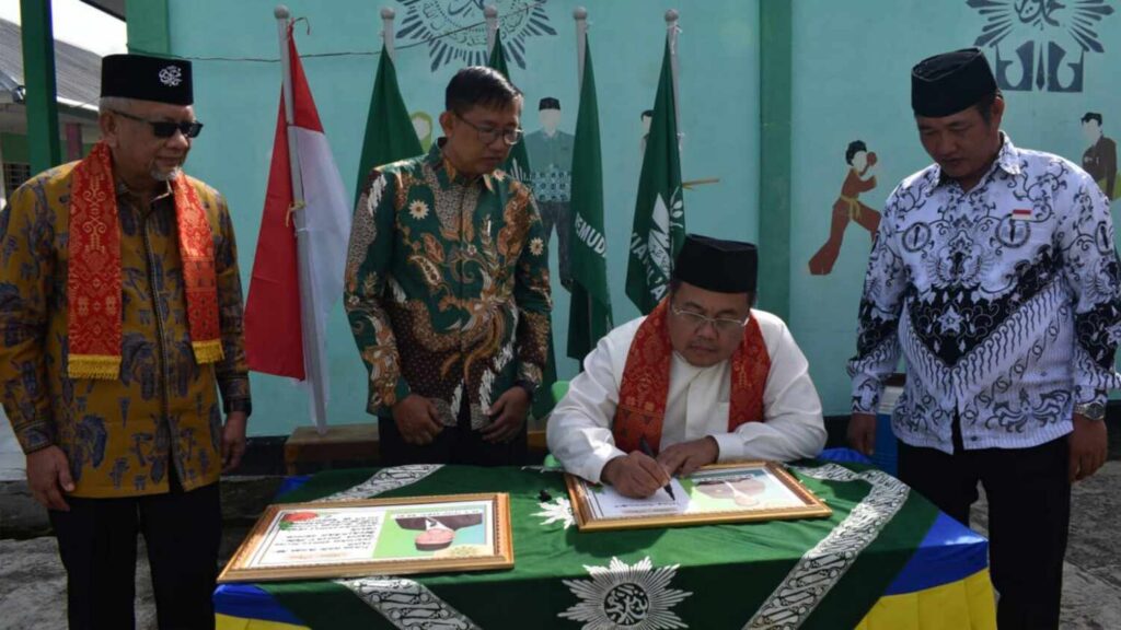 UMB Salurkan Beasiswa untuk Siswa Terbaik