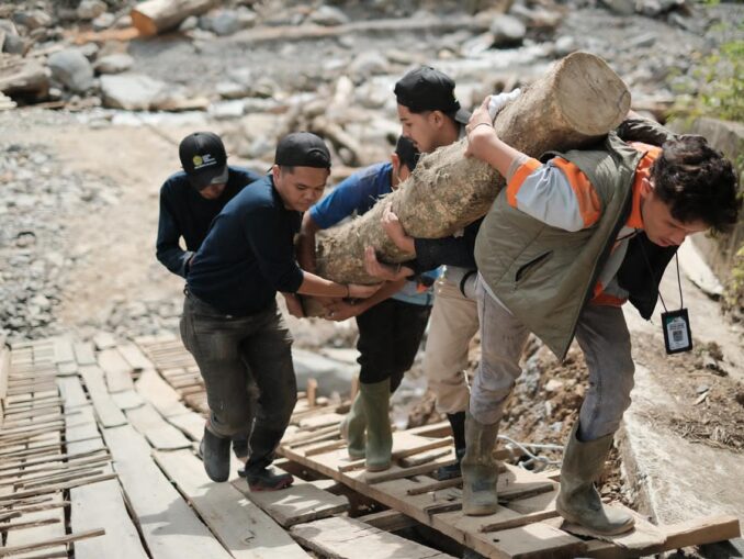 Mahasiswa Unmuha Bangun Masjid Darurat bagi Warga Terdampak Bencana di Bener Meriah