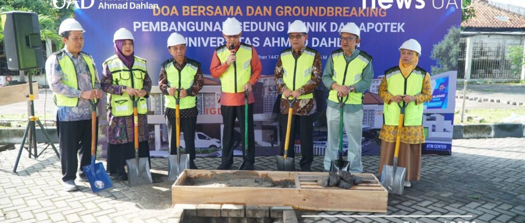 Peletakan Batu Pertama Klinik dan Apotek UAD