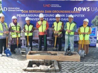 Peletakan Batu Pertama Klinik dan Apotek UAD