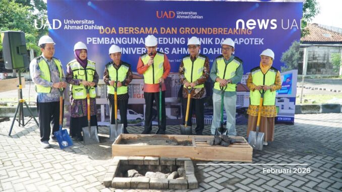 Peletakan Batu Pertama Klinik dan Apotek UAD