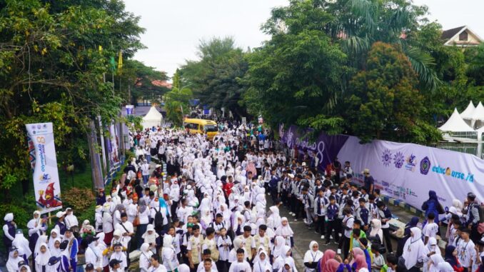 Ribuan Pelajar Muhammadiyah Gelar Senam Kolosal di Unismuh, Tandai Pembukaan OlympicAD VIII Makassar