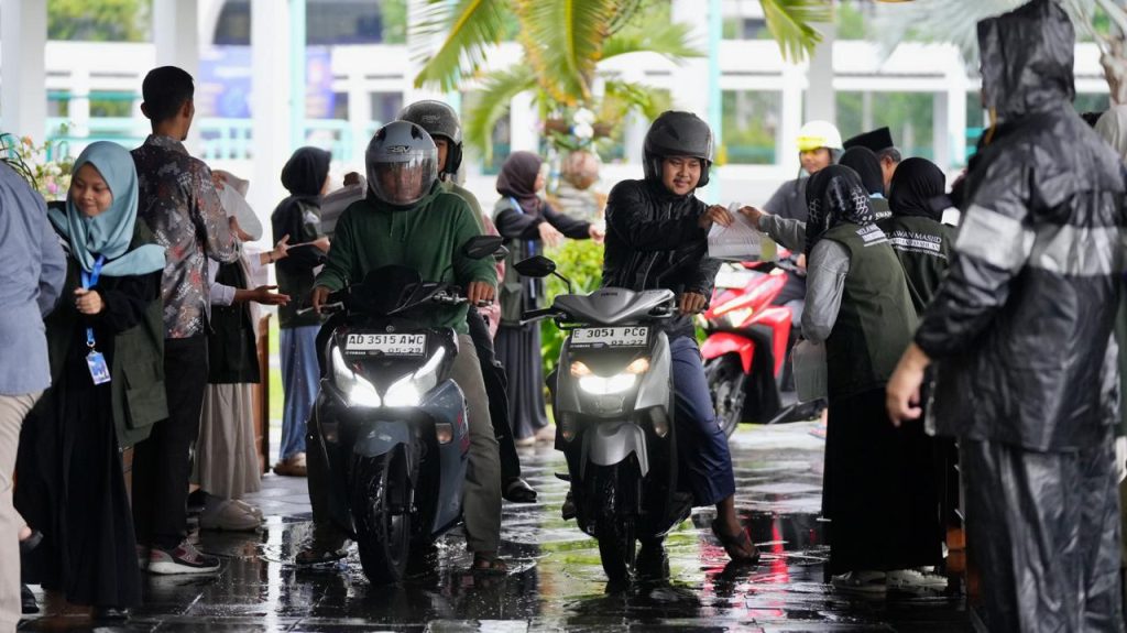 UMY Perkuat Kepedulian Sosial Ramadan 1447 H, Ribuan Takjil Gratis Dibagikan untuk Mahasiswa