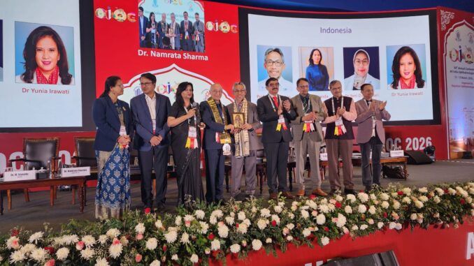 Dokter Mata Indonesia Prof Budu Terima Penghargaan Internasional di Forum Oftalmologi Dunia di India