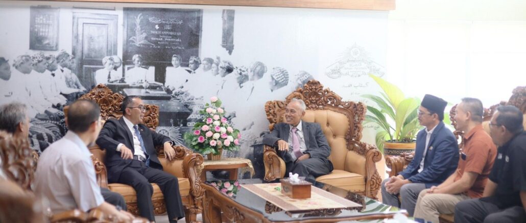 Mendiktisaintek Kunjungi UMS, Bahas Penguatan Riset dan Pengembangan PTMA