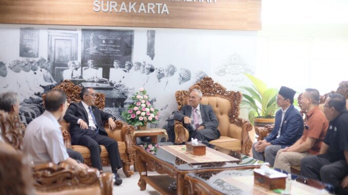 Mendiktisaintek Kunjungi UMS, Bahas Penguatan Riset dan Pengembangan PTMA