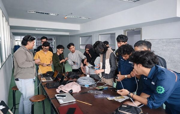 Teknik Elektro UM Bandung Dorong Mahasiswa Kembangkan IoT dan Energi Terbarukan