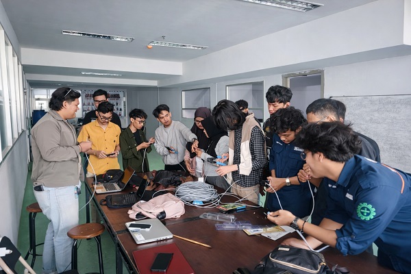 Teknik Elektro UM Bandung Dorong Mahasiswa Kembangkan IoT dan Energi Terbarukan