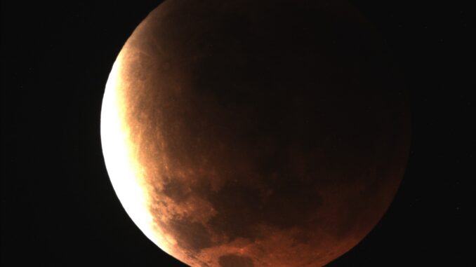 Unismuh Makassar Gelar Salat Khusuf dan Pengamatan Gerhana Bulan Total