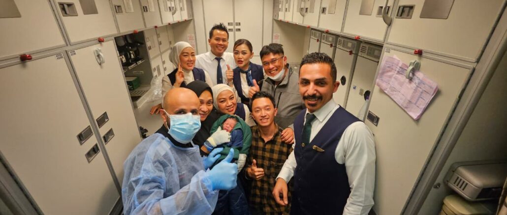 Aksi Heroik Alumni Unmuh Jember, Bantu Persalinan Darurat di Dalam Pesawat