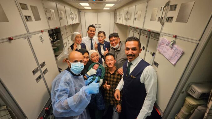 Aksi Heroik Alumni Unmuh Jember, Bantu Persalinan Darurat di Dalam Pesawat