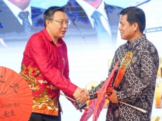 Rektor UMP Raih Cahaya Puhua Award, Perkuat Komitmen Pendidikan Multikultural