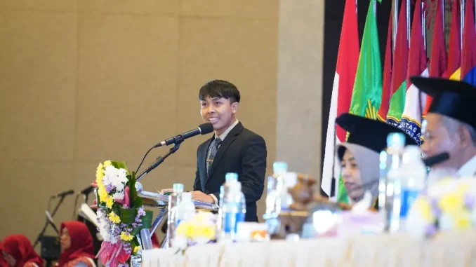 Dosen UMSURA Raih Penghargaan Ilmuwan Dunia Bidang Ekokritik dan Humaniora Lingkungan