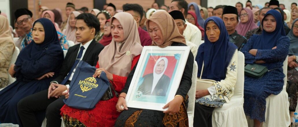 Momen Haru Warnai Wisuda UNIMMA, Ijazah Diserahkan kepada Keluarga Wisudawati yang Telah Berpulang