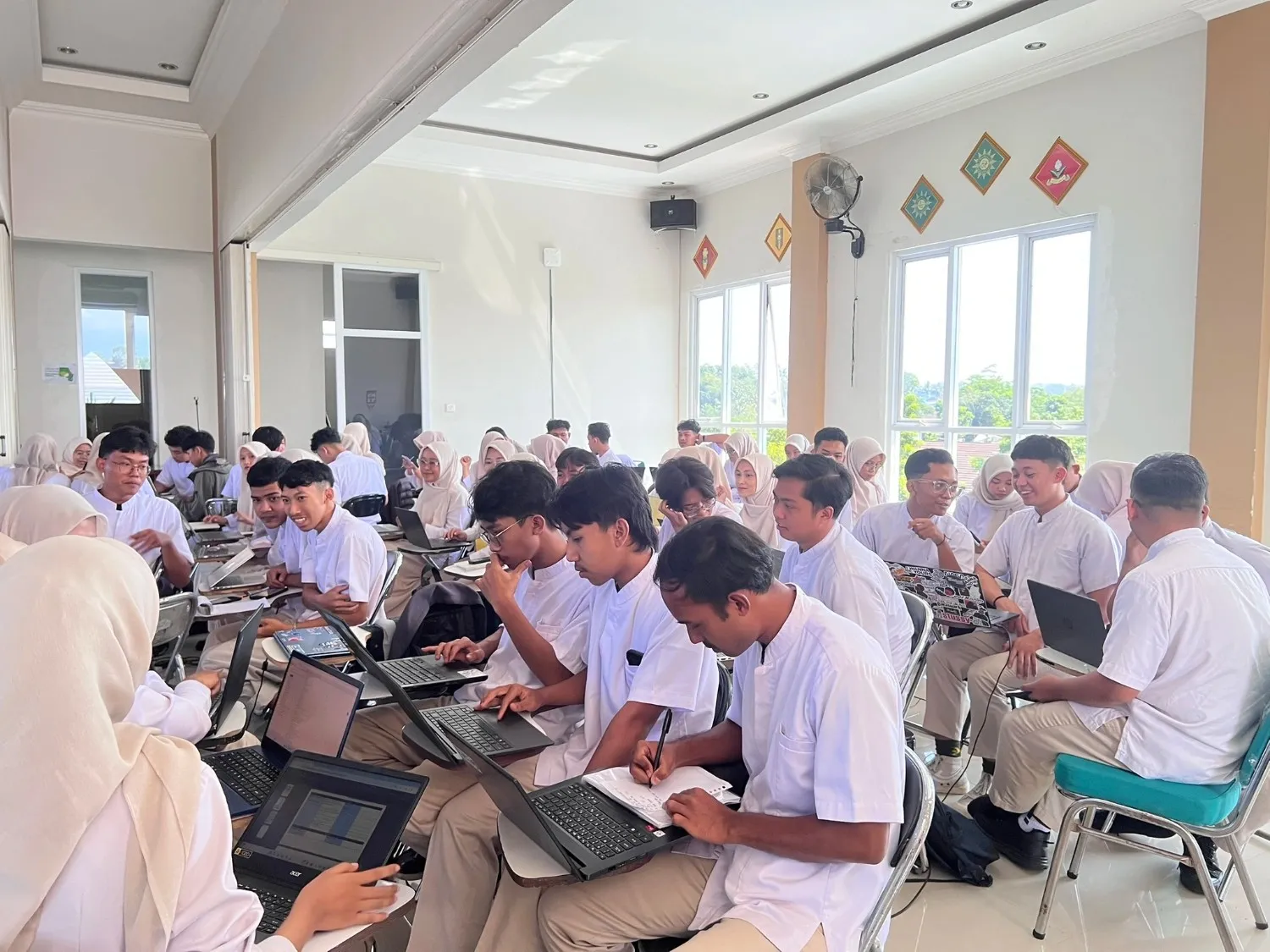 Pelatihan Koding Mahasiswa AKMT