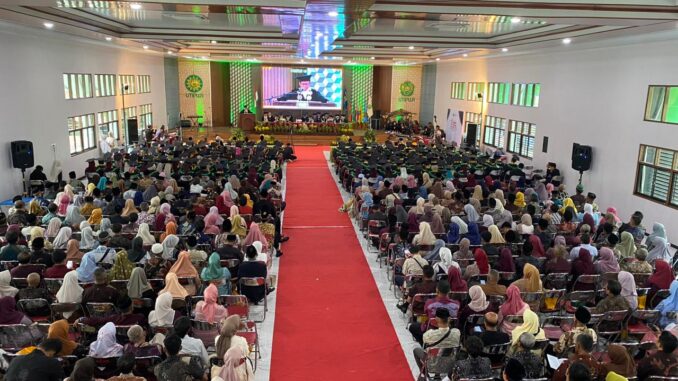 UMPWR Kukuhkan 211 Wisudawan, Dorong Lulusan Jadi Problem Solver di Era Global