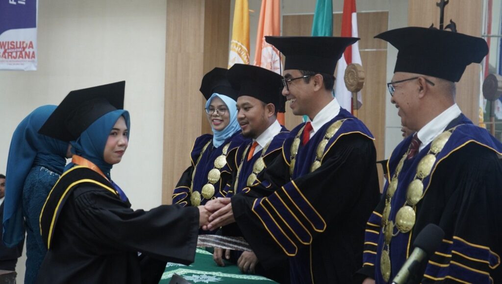 Wisuda Perdana Angkatan I