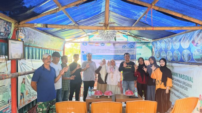 Tim PKM Unismuh Makassar Petakan Sampah Plastik di Pantai Anging Mammiri, Dorong Solusi Berbasis Ecobrick