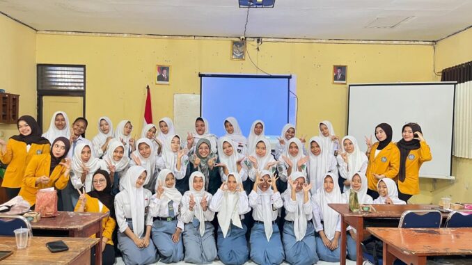 Mahasiswa UMKLA Edukasi Remaja Putri Cegah Anemia Sejak Dini melalui Konsumsi Tablet Tambah Darah