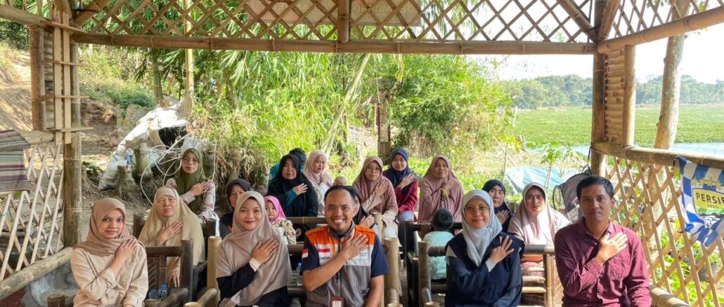 Bioteknologi UM Bandung Dorong Pemberdayaan Desa melalui Ecoliteracy dan Inovasi Ecoenzyme