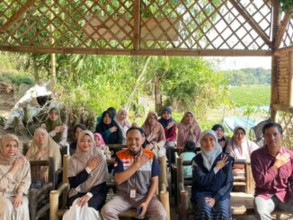 Bioteknologi UM Bandung Dorong Pemberdayaan Desa melalui Ecoliteracy dan Inovasi Ecoenzyme