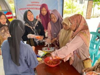 Mahasiswa KKN Umsida Dorong UMKM Balungtawun Naik Kelas melalui Inovasi UMBIKA