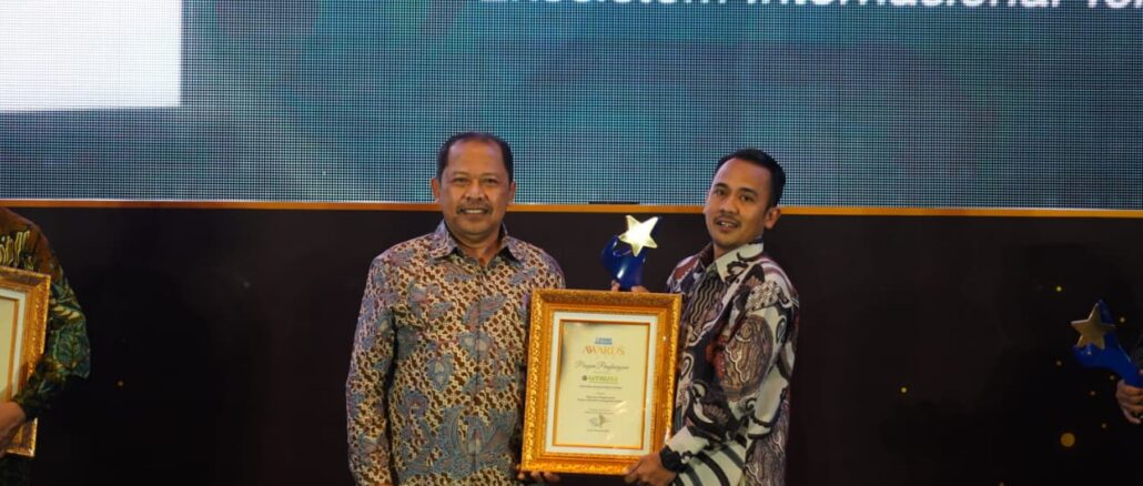 Kampus Umsura Raih Penghargaan Ekosistem Internasional Terbaik dari Radar Surabaya Awards